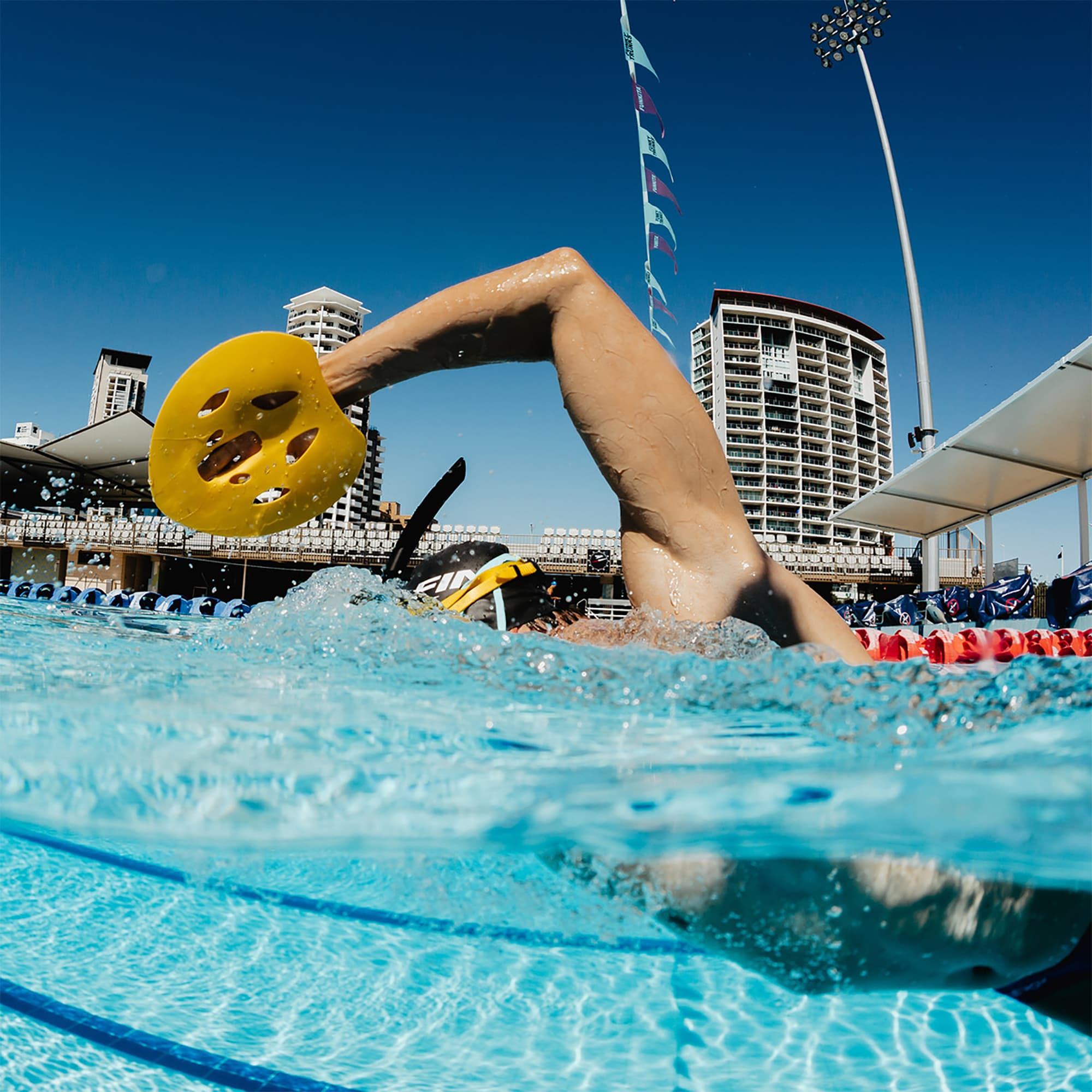 Paletas Flotantes Natación Finis Manta Paddles M - 4