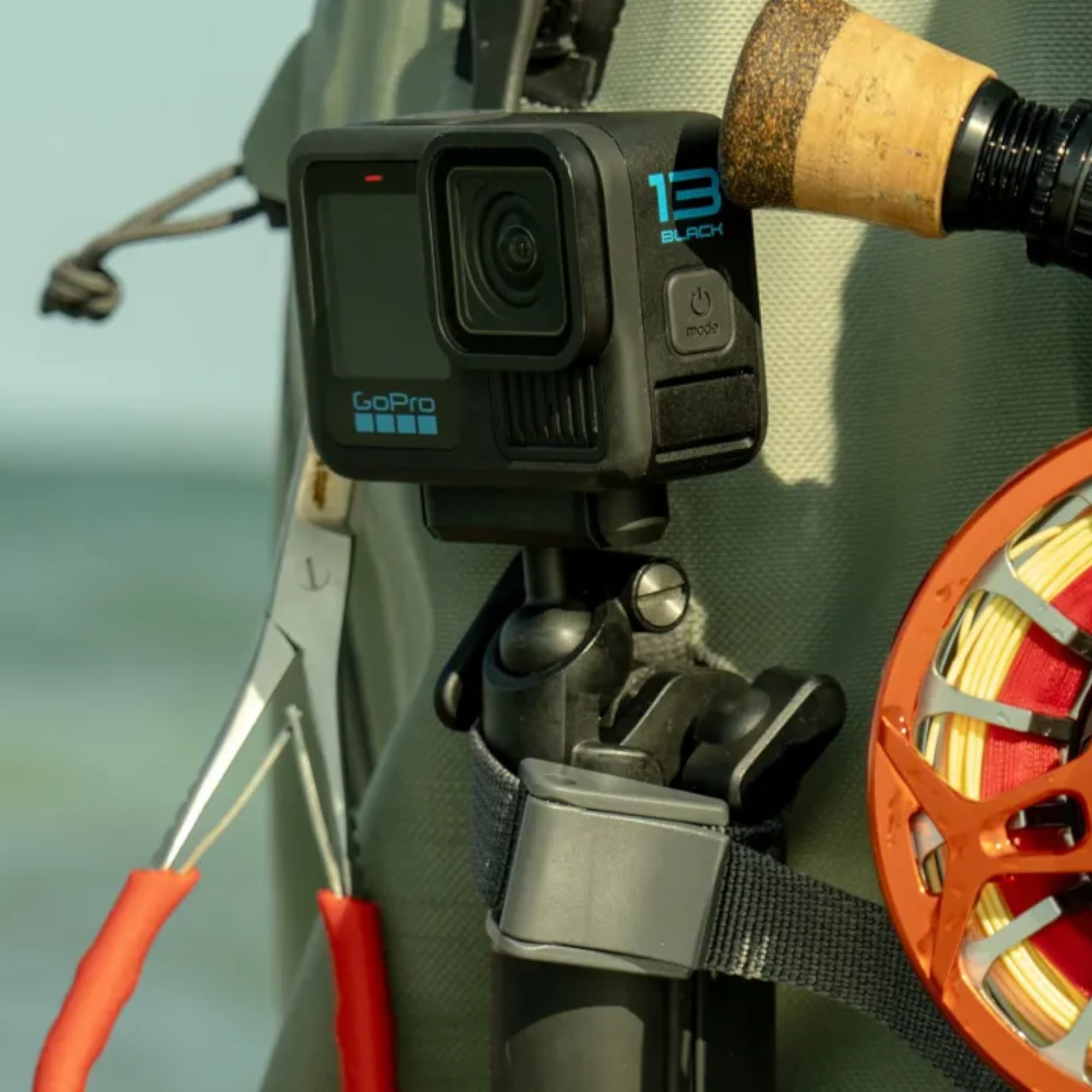 Soporte Con Articulación Esférica y Cierre Magnético GoPro Aemag-002
- 5